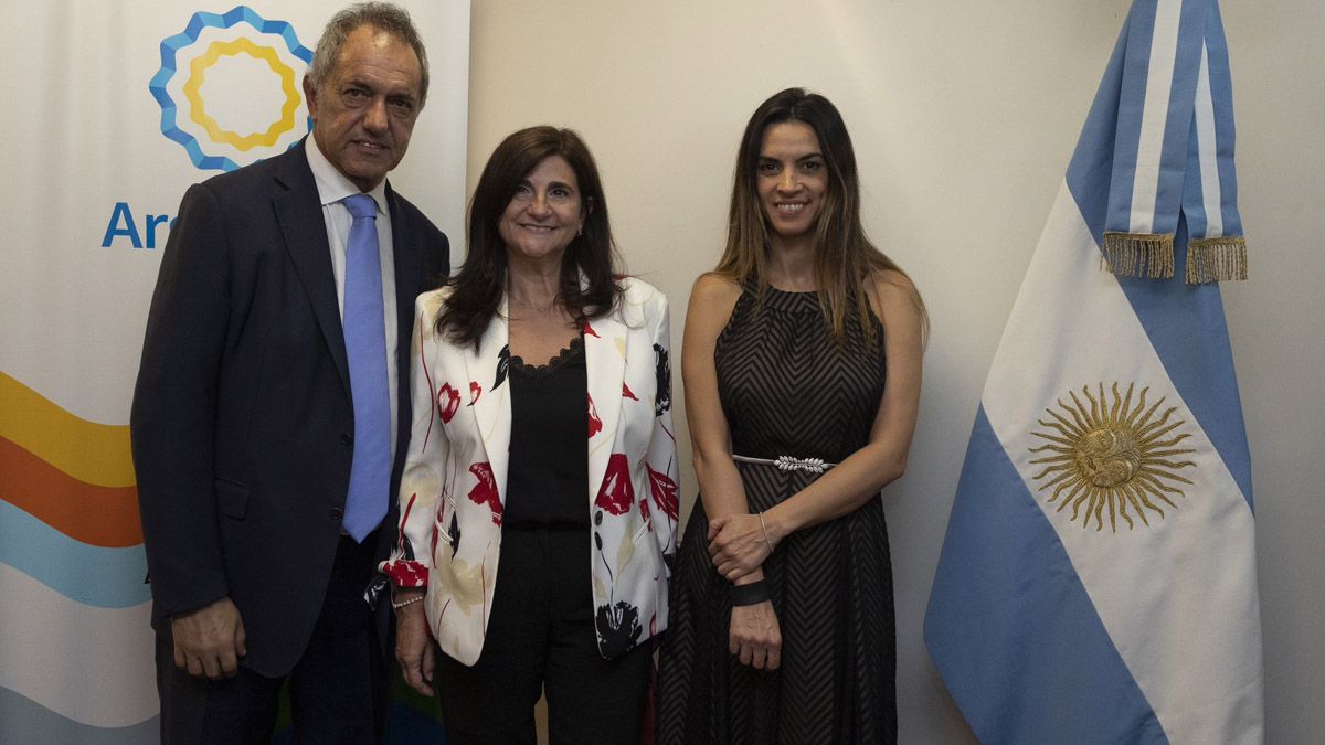 Gabriela Testa con el secretario de Turismo, Daniel Scioli, y la subsecretaria Yanina Martínez.