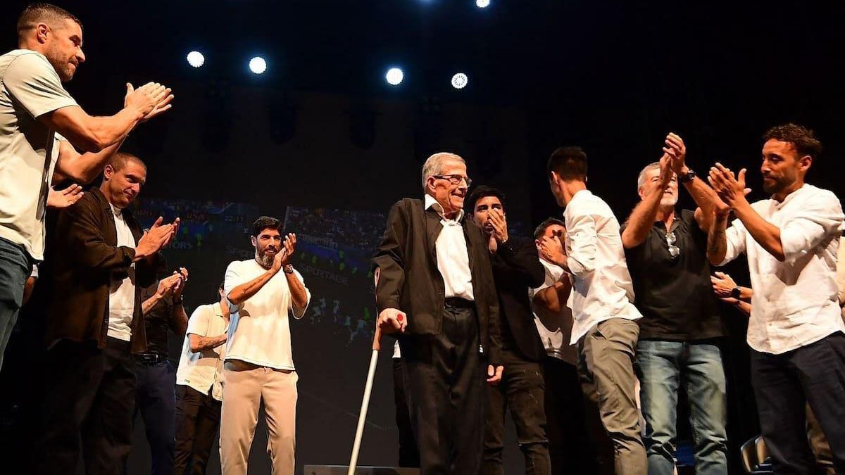 Tab&aacute;rez recibi&oacute; un merecido homenaje.