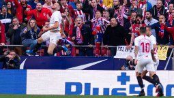Lucas Ocampos le dio el empate al Sevilla ante Atlético de Madrid