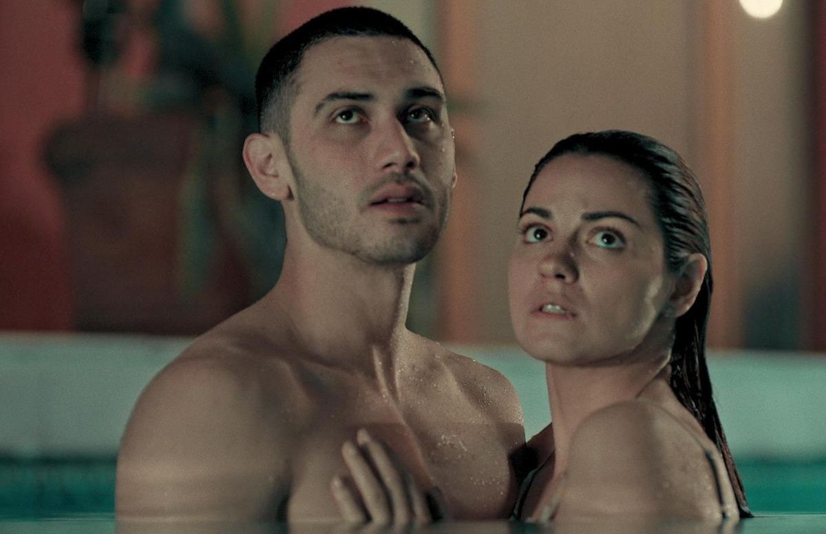 La polémica serie de Netflix, Oscuro deseo tiene elevadas escenas sexuales