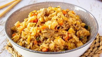 Cómo preparar Arroz frito: la receta riquísima y dorada con 8 ingredientes