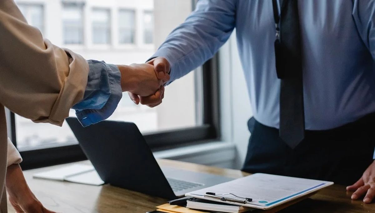  Con preparación y algunos consejos es posible manejar los nervios y la ansiedad en una entrevista de trabajo. Con preparación y algunos consejos es posible manejar los nervios y la ansiedad en una entrevista de trabajo.