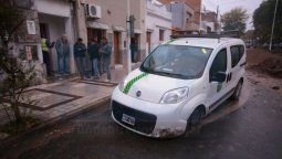 Dos vehículos víctimas del mismo y terrible pozo Dos vehículos víctimas del mismo y terrible pozo