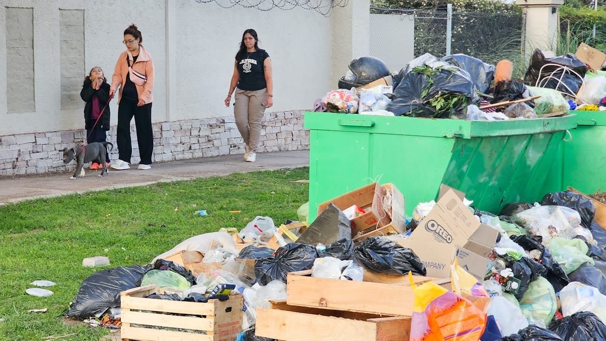 Los trabajadores y el municipio no llegaron a un acuerdo, por lo que la basura continuará acumulándose en las calles de Las Heras.