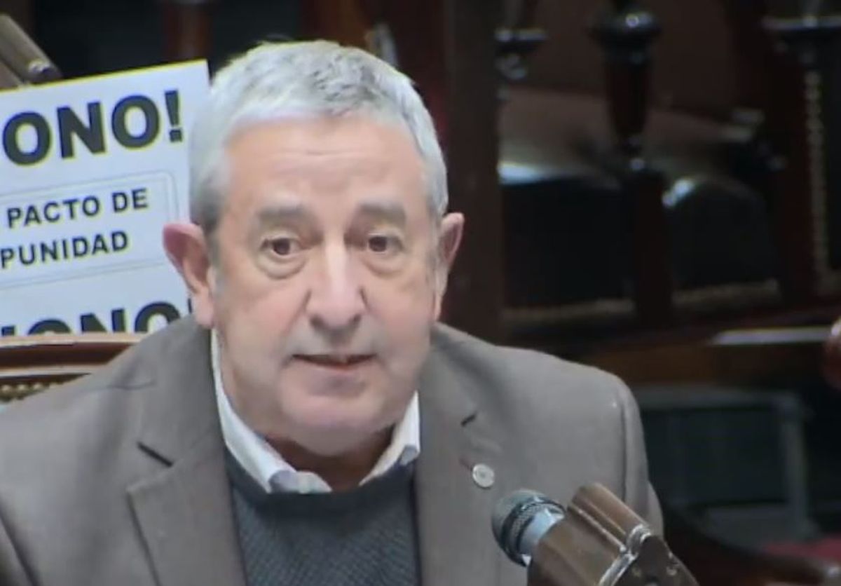 Julio Cobos, y otros diputados mendocinos, presentaron un proyecto para repudiar a los vándalos. Julio Cobos, y otros diputados mendocinos, presentaron un proyecto para repudiar a los vándalos.