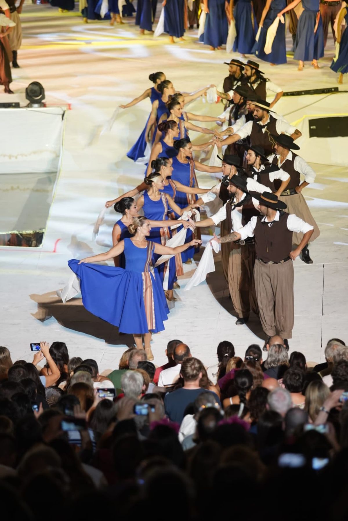 La tradición y las costumbres mendocinas se reflejan tanto en la música como en la danza y el vestuario de cada fiesta de la Vendimia.