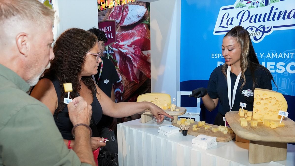 Los asistentes a la expo disfrutaron de las ofertas variadas en los stands. Foto: Martín Pravata/Diario Uno. Los asistentes a la expo disfrutaron de las ofertas variadas en los stands. Foto: Martín Pravata/Diario Uno.