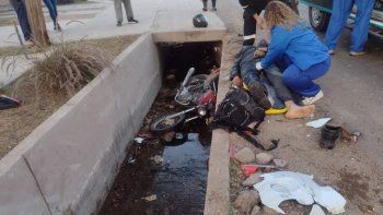 Un motociclista sufrió graves lesiones en su pierna el ser atropellado por una camioneta en Guaymallén