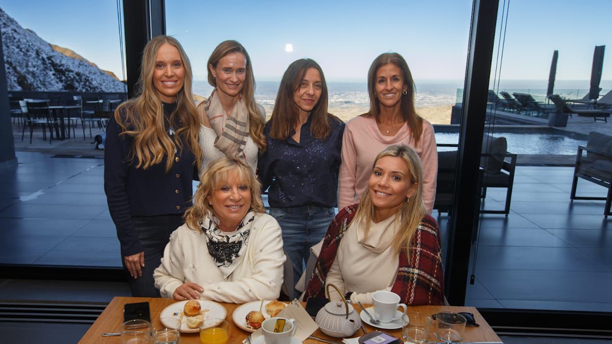 Te con amigas: Gema Pineda, Sol Alonso, Marina Milanesio, Daniela Stornell, Cuqui Martínez y Barbie Vila. Foto: Nicolás Ríos 