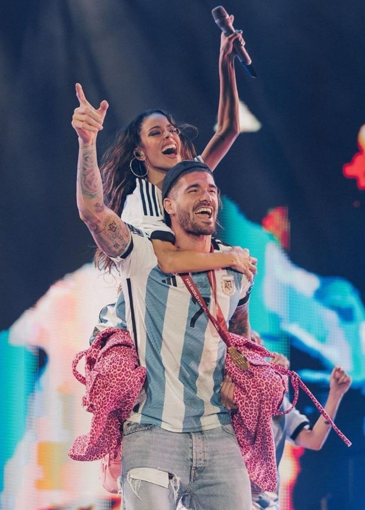 Rodrigo De Paul celebró la coronación de la Selección argentina con Tini Stoessel