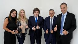 La foto que publicó Milei junto a Sandra Petovello, Karina Milei, Horacio Marín y Manuel Adorni. Foto: X