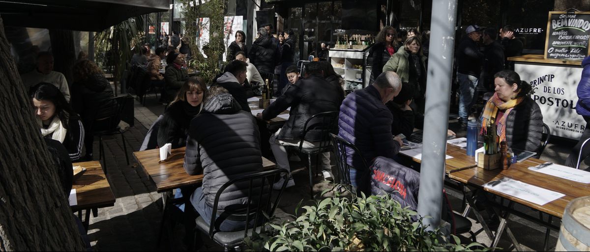 Entre el 14 y el 22 de junio, arribaron aproximadamente 120.000 turistas. Entre el 14 y el 22 de junio, arribaron aproximadamente 120.000 turistas.