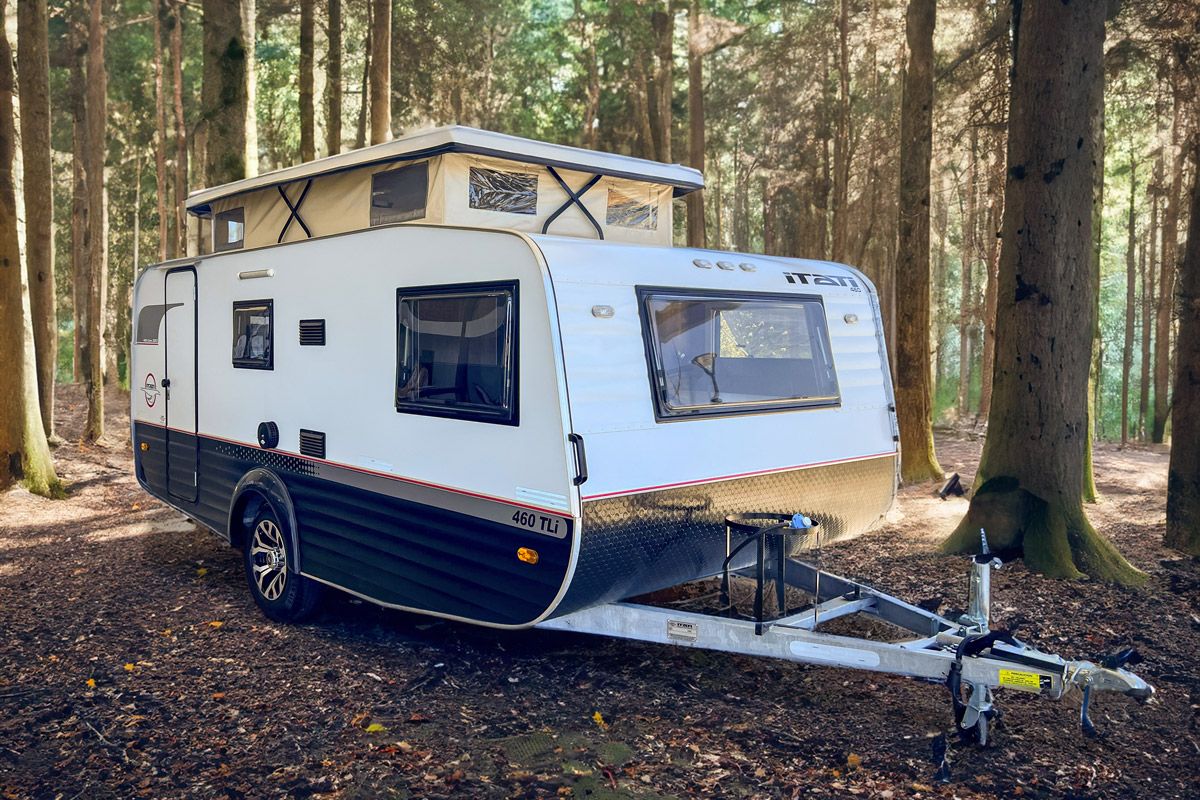 El diseño de esta casa rodante permite ganar espacio cuando estamos fuera de la ruta.&nbsp;Imagen: Itatigroup