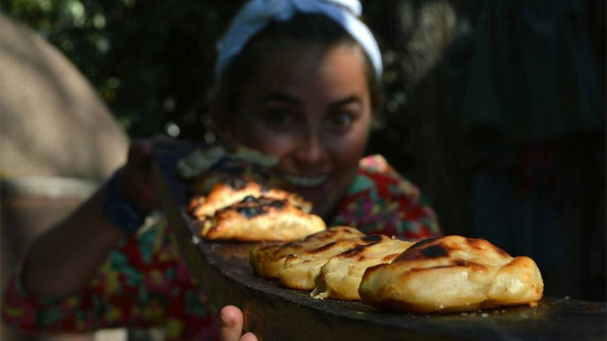 Victoria Colombi, con una de sus especialidades en el mundo de la cocina: las empanadas.