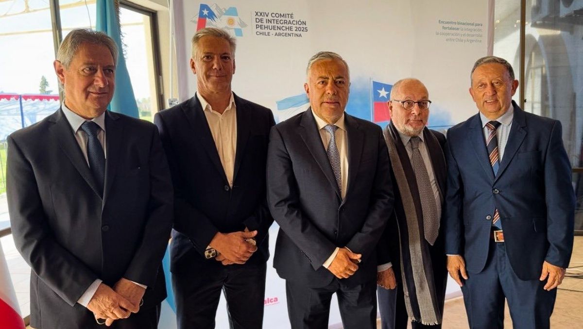 Cornejo y tres intendentes viajaron a Chile y reclamaron mejoras en el Paso Pehuenche.