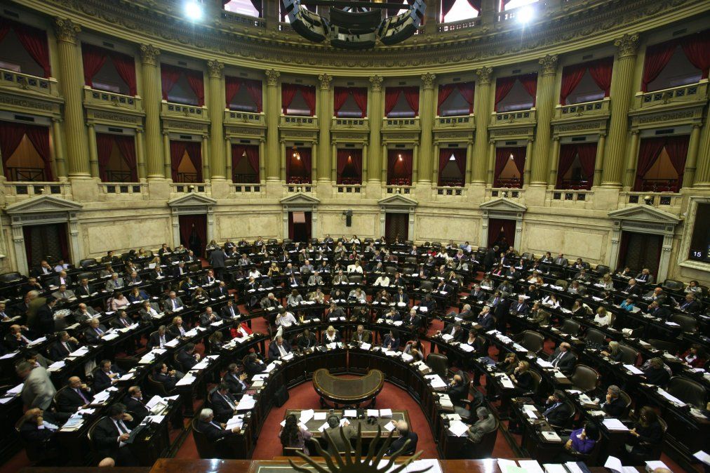 El Senado postergó el debate sobre el aumento de dietas de legisladores