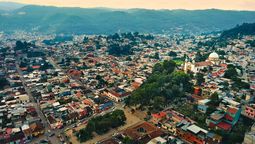 la ciudad que une tres paises pero que no se puede acceder por carretera esta en america del sur
