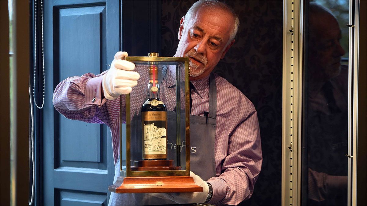 Es abrumador el precio de la botella de whisky The Macallan de 1926.