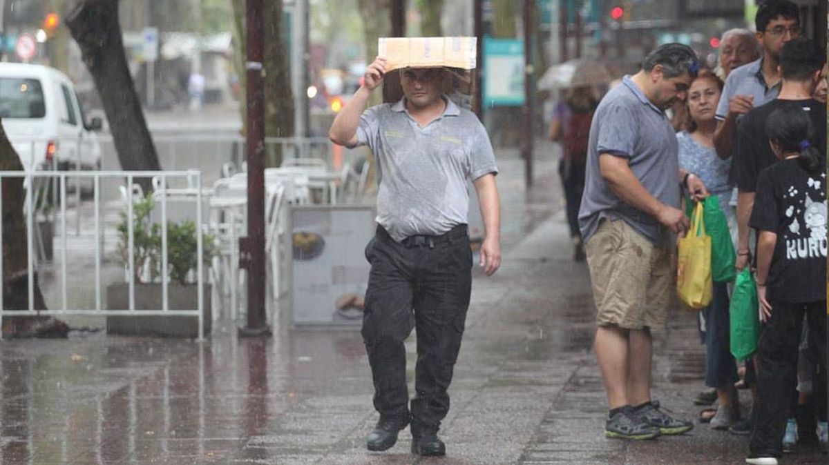 Se esperan tormentas para el jueves, el viernes y el sábado. Después del calor, llegan las famosas tormentas convectivas, mucha agua en pocos minutos. Se esperan tormentas para el jueves, el viernes y el sábado. Después del calor, llegan las famosas tormentas convectivas, mucha agua en pocos minutos.