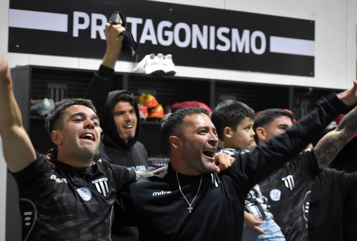 El Lobo logró el ascenso a Primera tras 41 años.