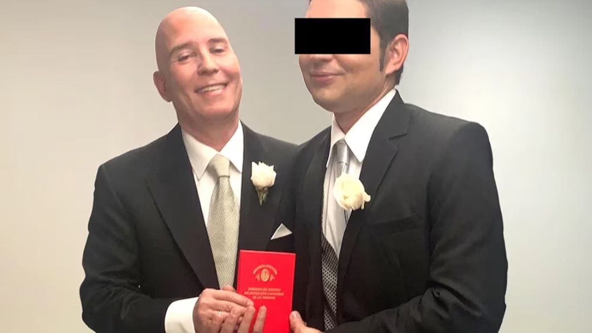 El podólogo Guillermo Germán Berjeli y Roberto Aquiles Guzmán se casaron en setiembre de 2019, unos meses antes del asesinato. Foto: Infobae El podólogo Guillermo Germán Berjeli y Roberto Aquiles Guzmán se casaron en setiembre de 2019, unos meses antes del asesinato. Foto: Infobae