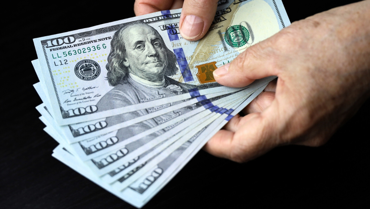 El peso en México marcó un leve aumento frente al cierre de la jornada de ayer con respecto al dólar. El peso en México marcó un leve aumento frente al cierre de la jornada de ayer con respecto al dólar.