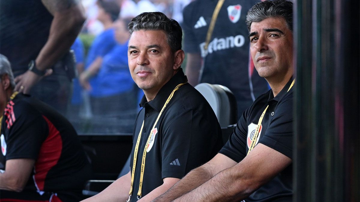 Marcelo Gallardo y su ayudante en River