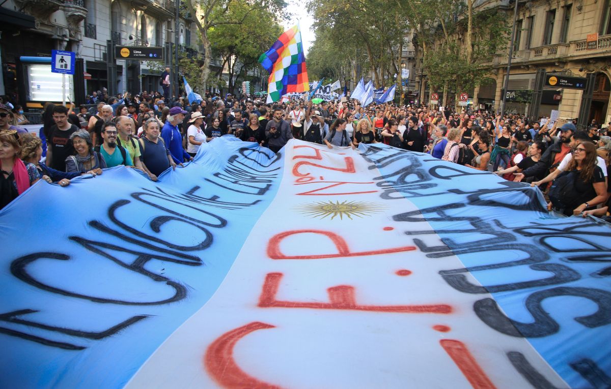 La marcha federal por la Universidad Pública llegó a Plaza de Mayo. La marcha federal por la Universidad Pública llegó a Plaza de Mayo.