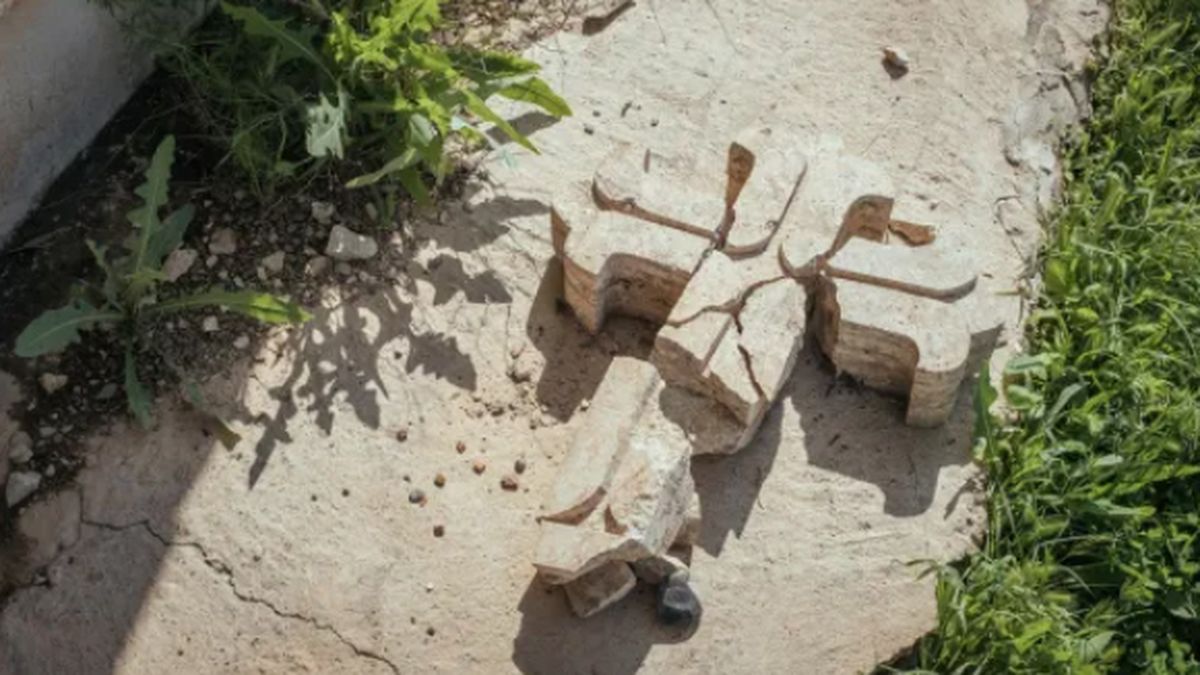 ¿Qué significa que se rompa una imagen religiosa?. Este tipo de figuras son una representación visual relacionada con una determinada religión, de gran importancia para los creyentes. ¿Qué significa que se rompa una imagen religiosa?. Este tipo de figuras son una representación visual relacionada con una determinada religión, de gran importancia para los creyentes.