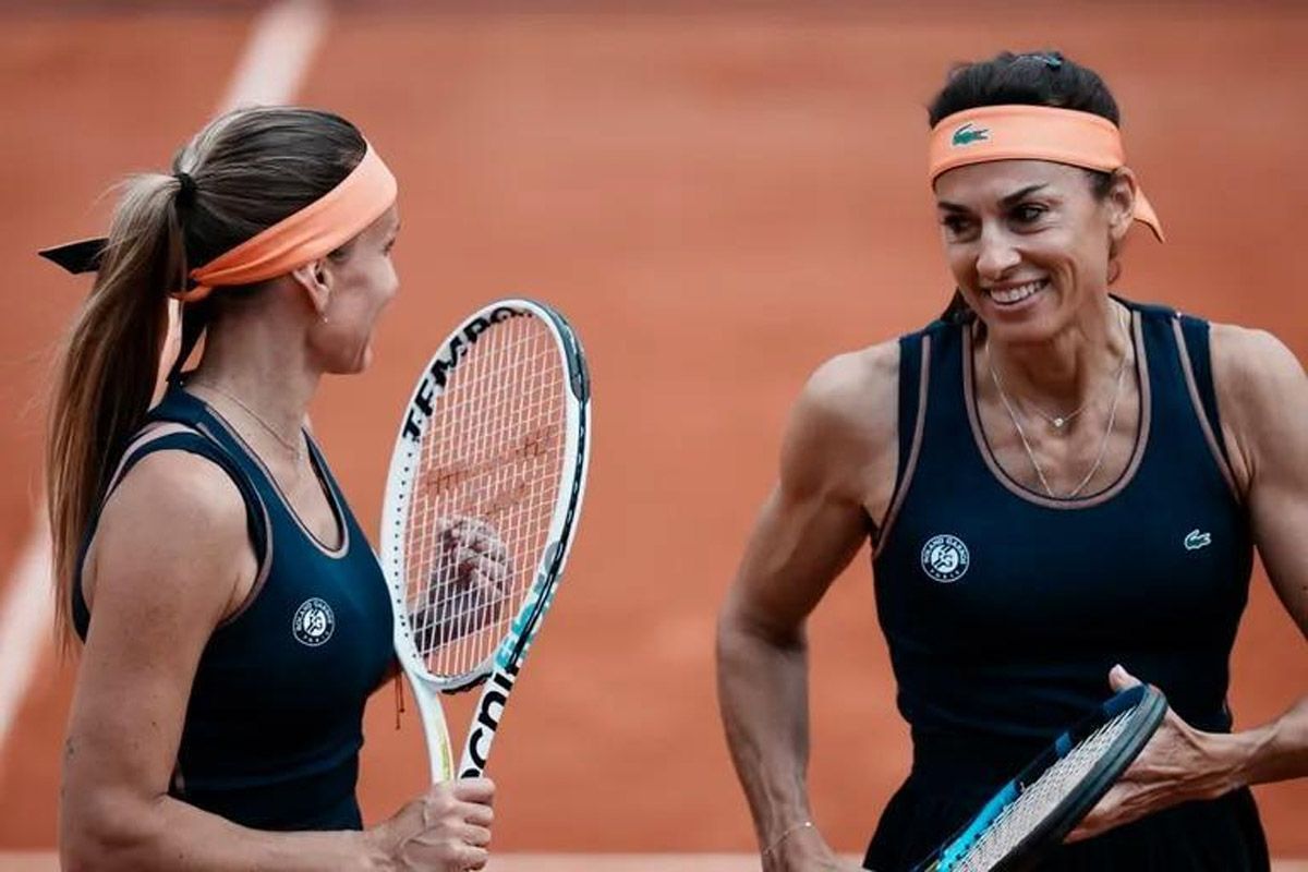Las argentinas Gisela Dulko y Gabriela Sabatini, pese a la derrota de este martes, aún tienen posibilidades de clasificar a la final del Torneo de Leyendas de Roland Garros.