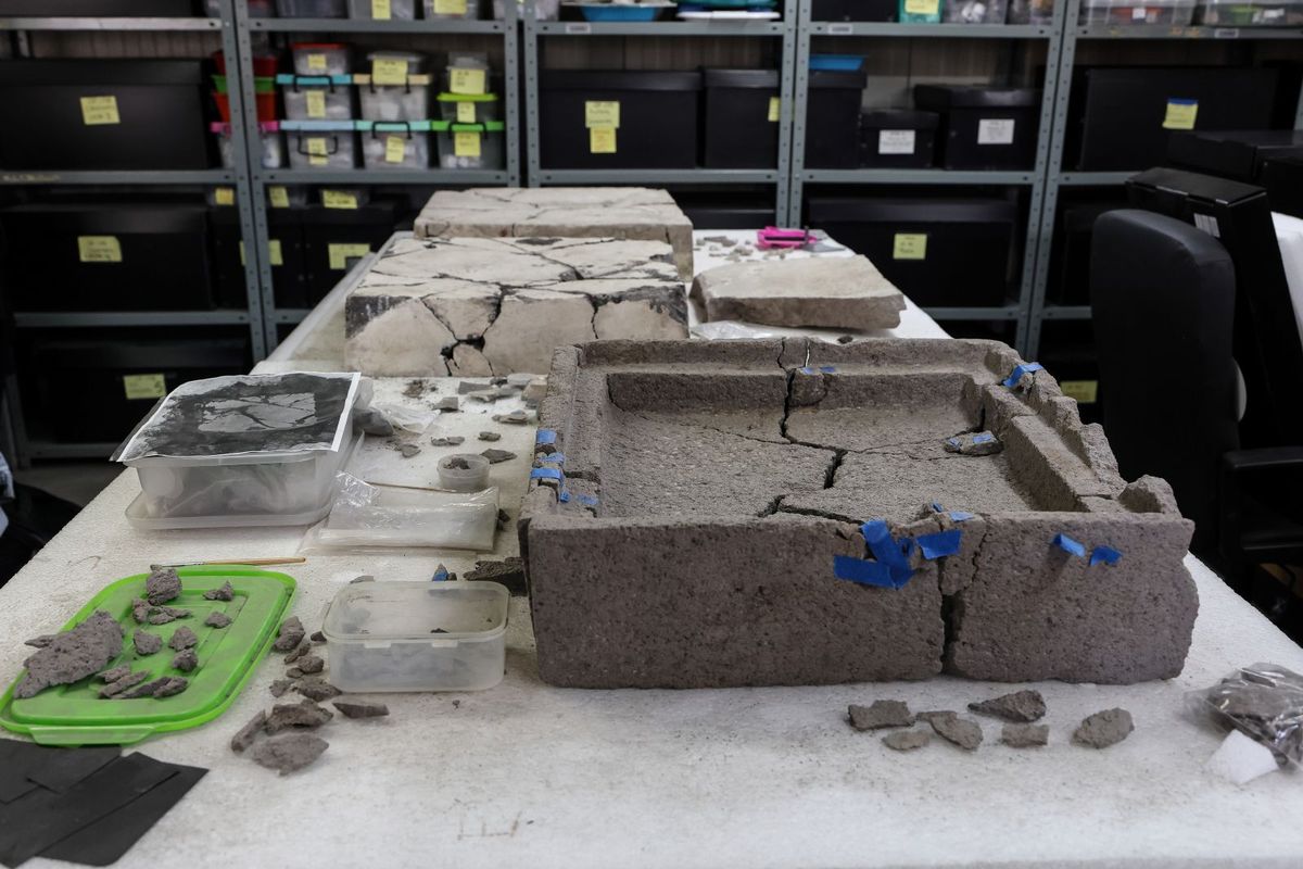 Los cofres de piedra ocultaban un enorme descubrimiento. Los cofres de piedra ocultaban un enorme descubrimiento.