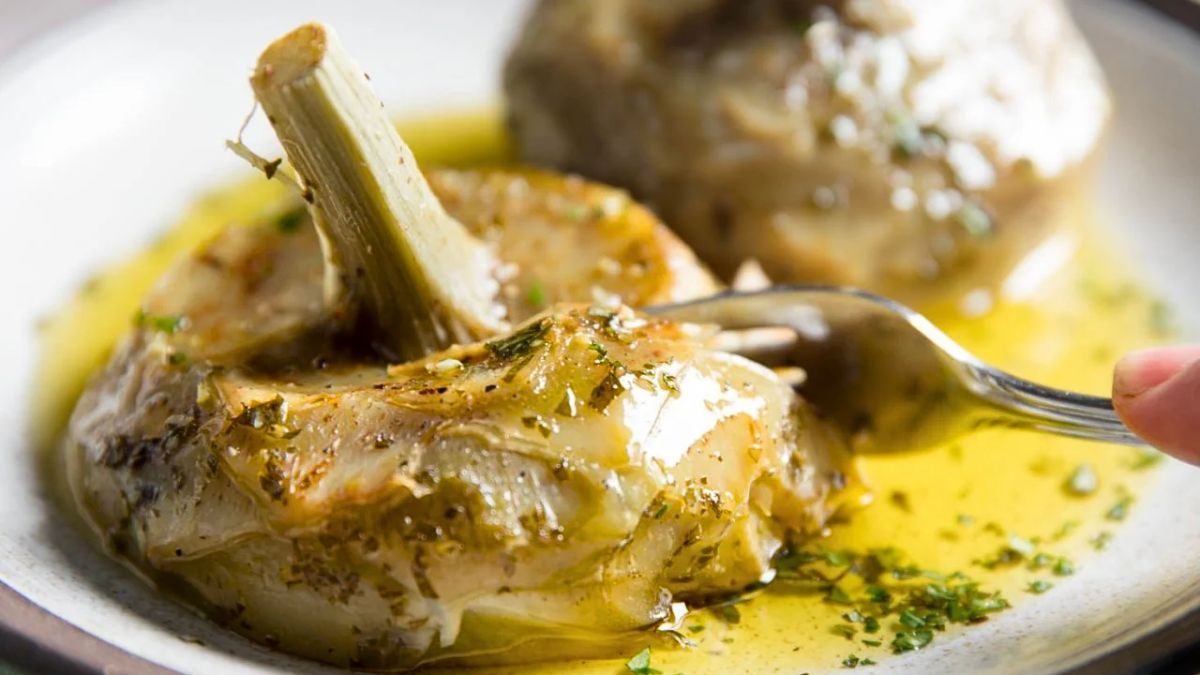 El alcaucil al vapor se cocina con limón y sal. Luego, puede acompañarse de una vinagreta sencilla. Foto: gentileza cucinare. El alcaucil al vapor se cocina con limón y sal. Luego, puede acompañarse de una vinagreta sencilla. Foto: gentileza cucinare.