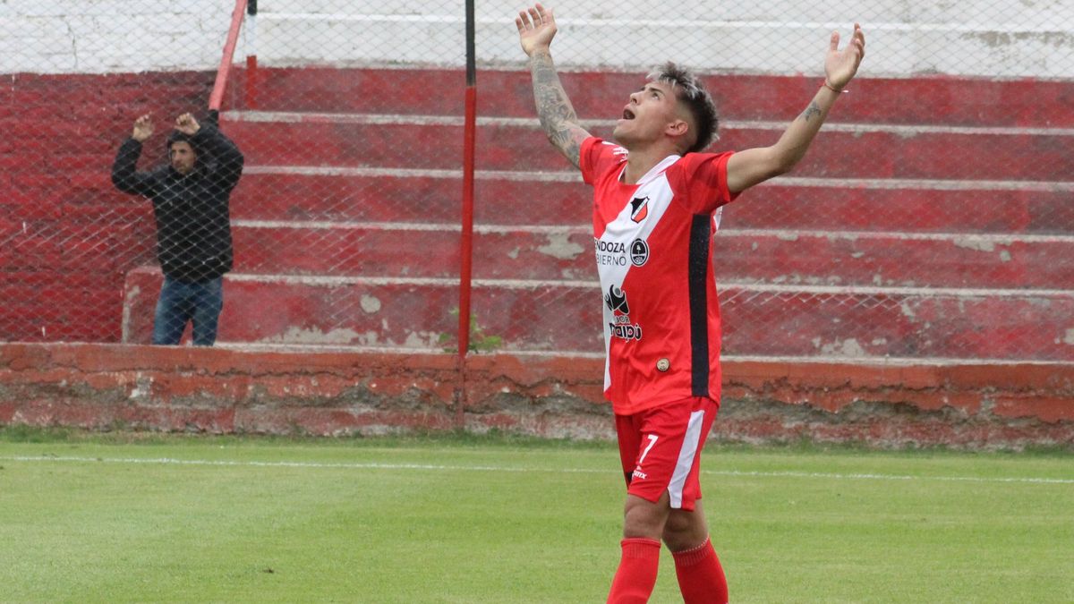 Santiago González marcó de tiro libre el gol del triunfo.