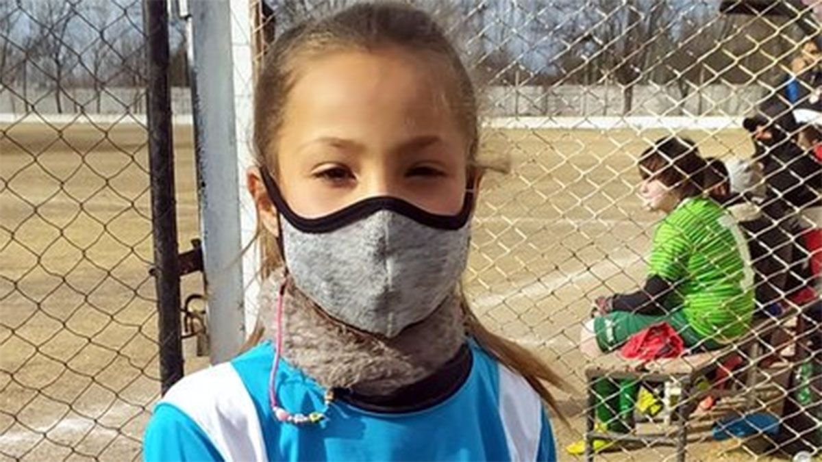 Eleonora, la niña de 7 años, a la que no permiten jugar con varones