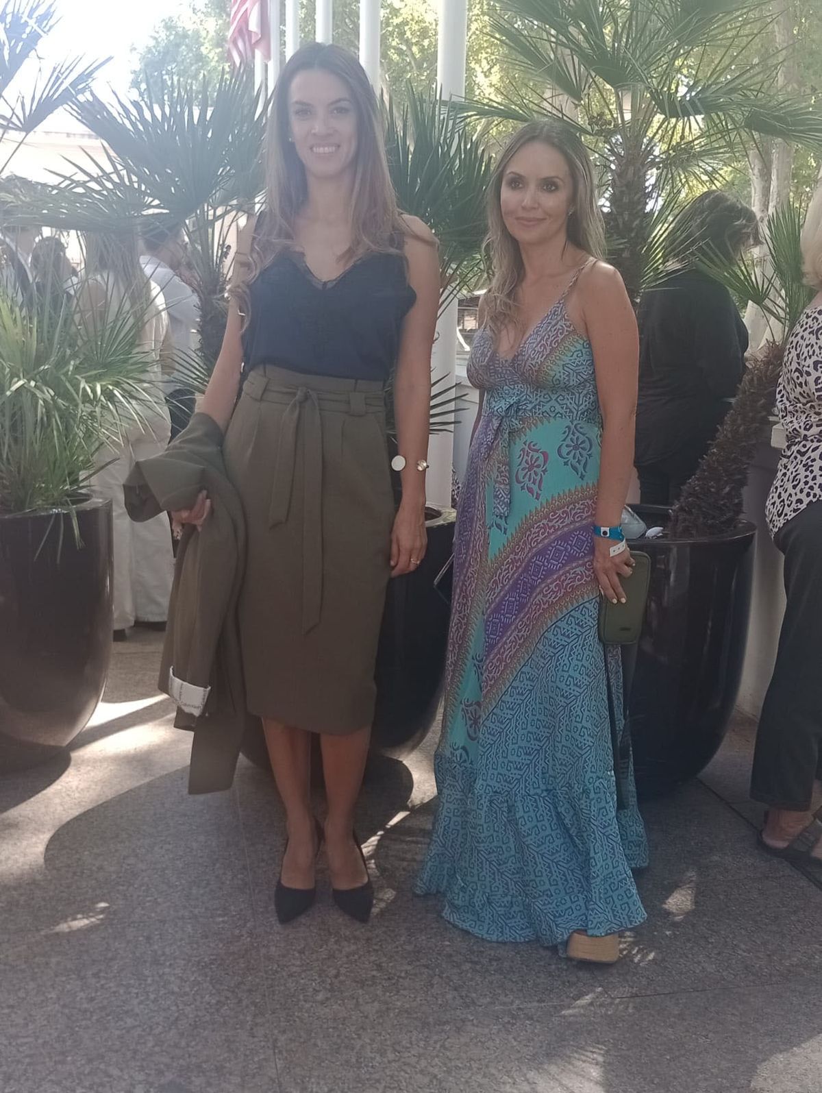 Yanina Martínez y Romina Sorrentino optaron por looks boho-chic.