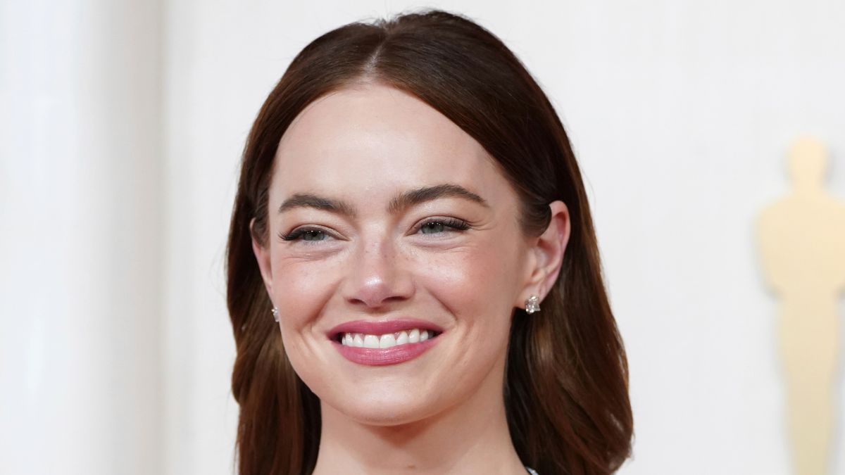 Cómo recrear el maquillaje de Emma Stone en los premios Oscar 2024