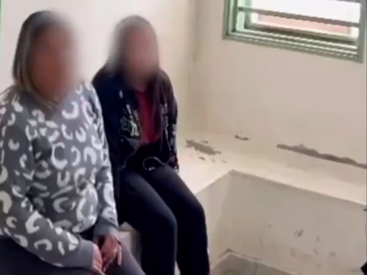 Presas. Dos mujeres tenían pedido de captura y fueron a visitar a parientes a la cárcel, quedaron detenidas. Presas. Dos mujeres tenían pedido de captura y fueron a visitar a parientes a la cárcel, quedaron detenidas.