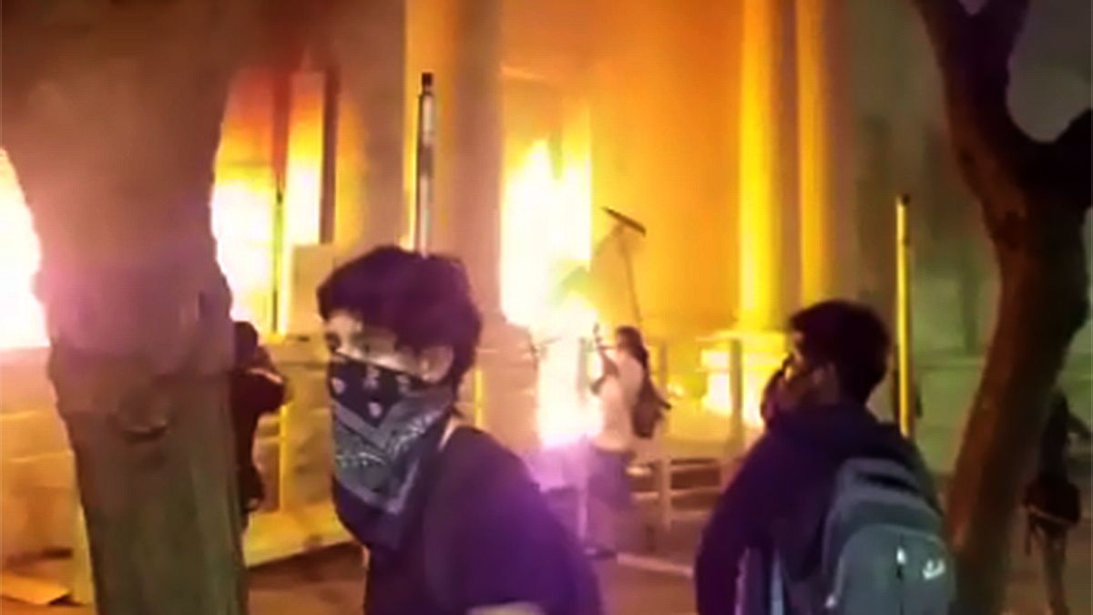 Mendoza, ardida y vapuleada por 50 ultras