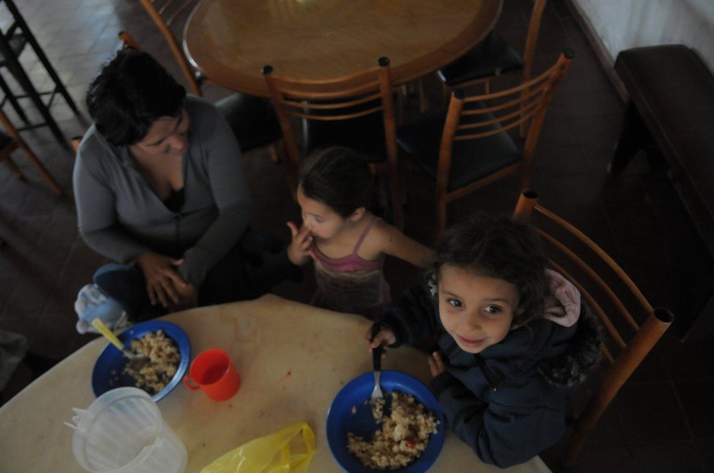 Dos mil familias reciben $140 por mes para comer
