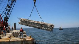 tiraron 20.000 toneladas de un puente al oceano: el insolito destino que encontraron para el hormigon