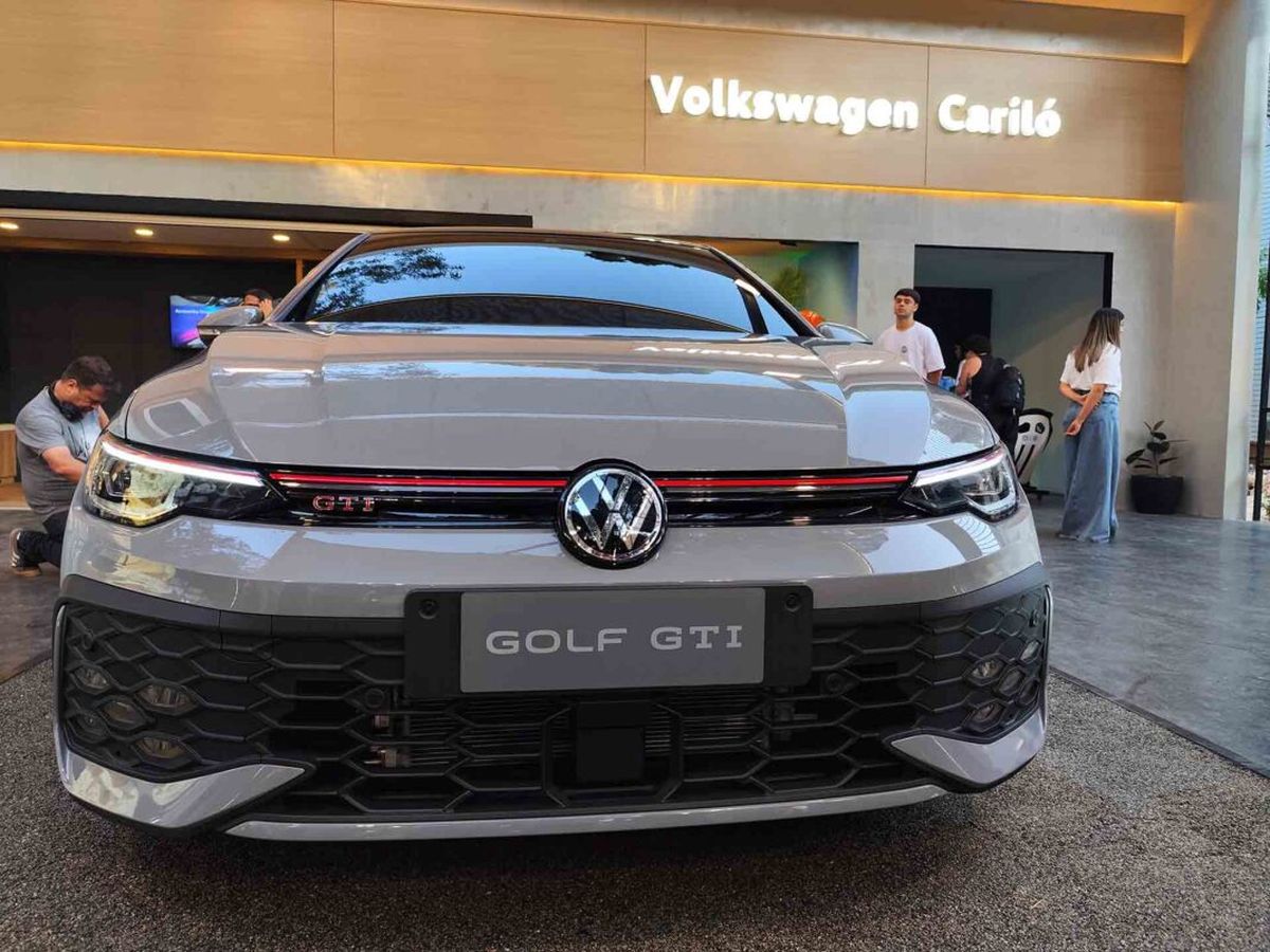 El Golf GTI vuelve con l&iacute;neas agresivas y muy potente.