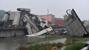 Génova entierra a sus muertos mientras crece la polémica