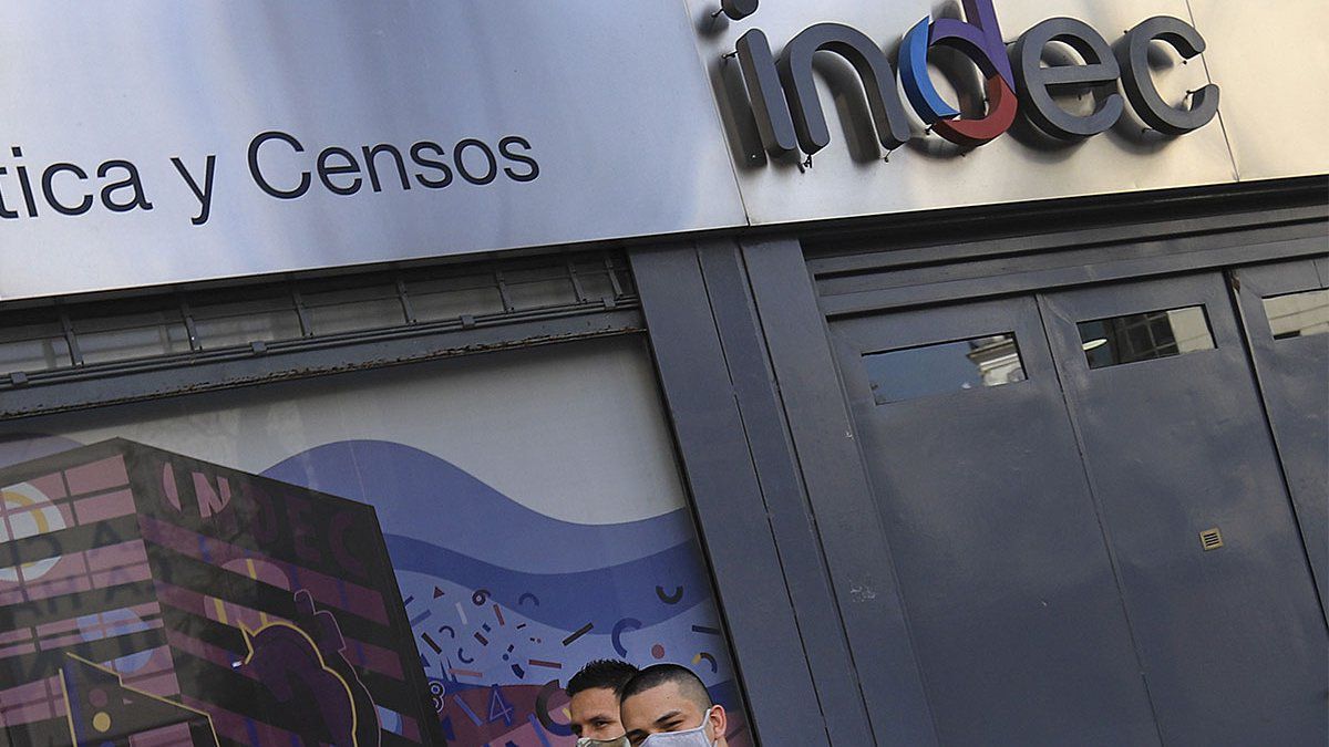 Desde el INDEC se prepara para este jueves el anuncio del Índice de Precios al Consumidor (IPC), y desde estudios privados se adelanta que estaría rondando un 4%, lo que sumaría un total anual de entre el 35% o 36%.