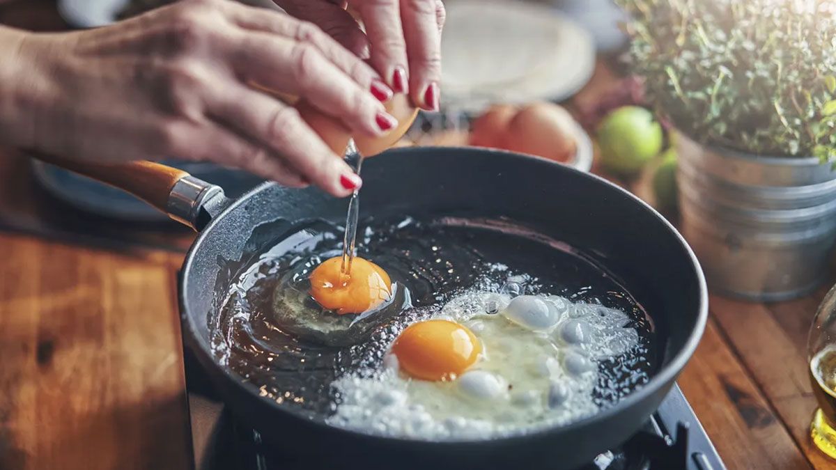 Un médico de Harvard recomienda consumir siete huevos por semana.