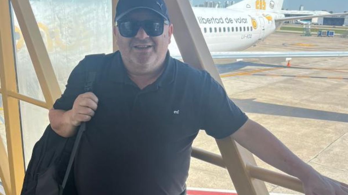 Omar Sperdutti, presidente de la Liga Mendocina de Fútbol, el día del escándalo en el Aeropuerto. Omar Sperdutti, presidente de la Liga Mendocina de Fútbol, el día del escándalo en el Aeropuerto.