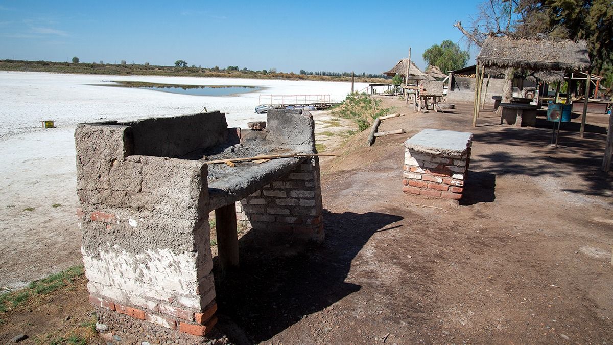 El club de pesca Cristóbal Colón, uno de los tantos que vio el decaimiento de la zona.