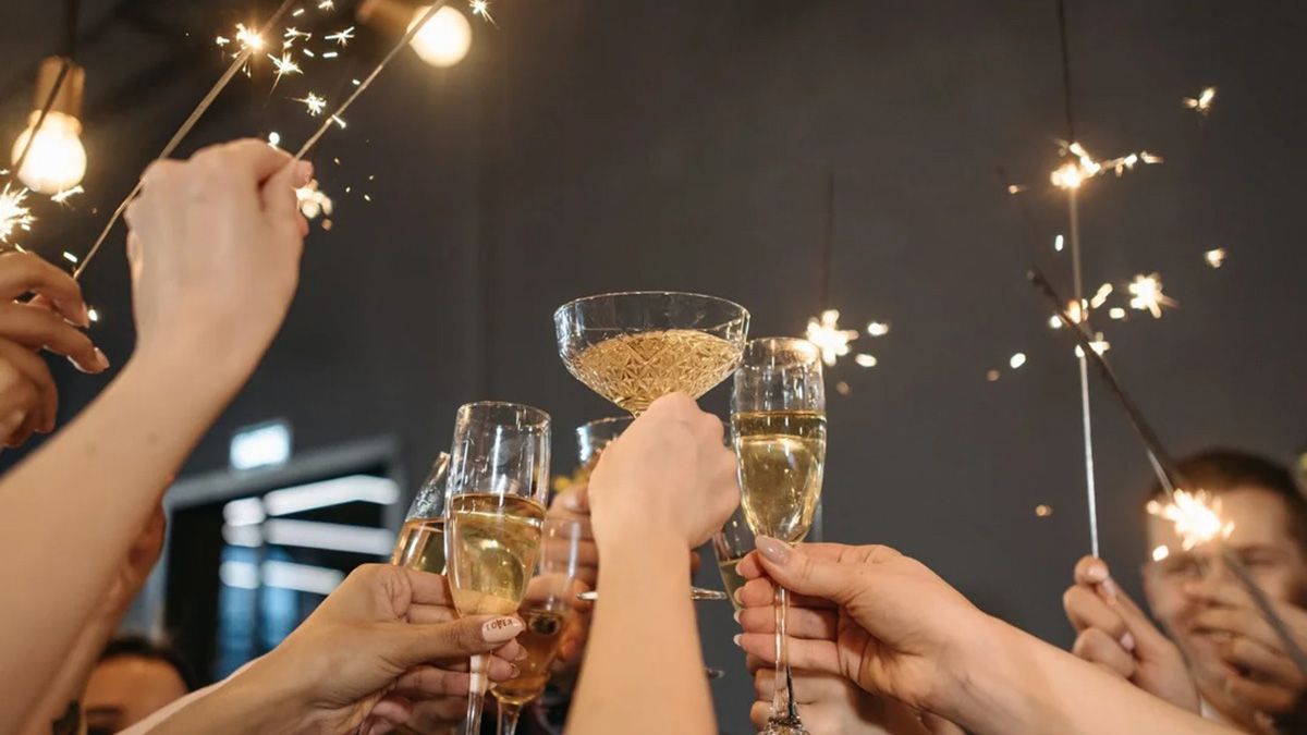 En el fin de año, algunas personas reflexionan sobre lo logrado o no logrado, lo que puede generar una sensación de vacío En el fin de año, algunas personas reflexionan sobre lo logrado o no logrado, lo que puede generar una sensación de vacío