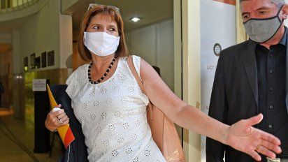 Bullrich aseguró la aplicación de fuertes restricciones generaría la destrucción de la economía.
