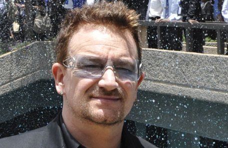 El cantante de U2 fue operado de urgencia en Alemania por un accidente en un ensayo