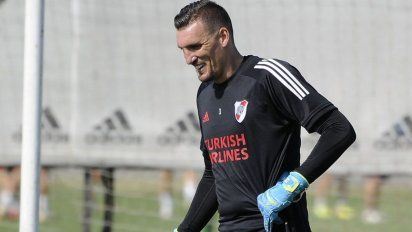 Armani presentó síntomas tras la primera tanda de contagiados en el plantel de River.
